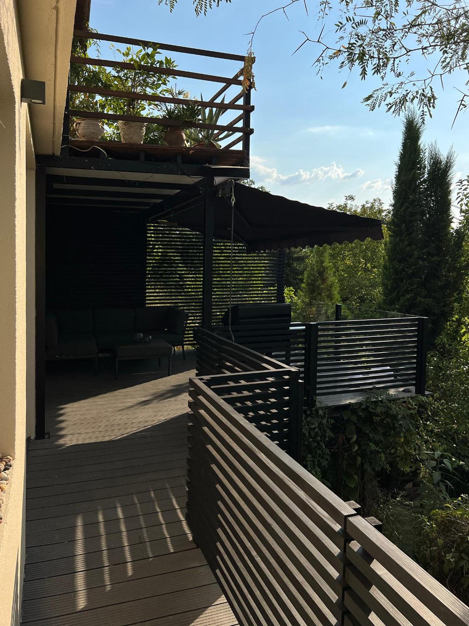 Pergola House In A Green Oasis With Fantastic View Lägenhet Petrovaradin Exteriör bild